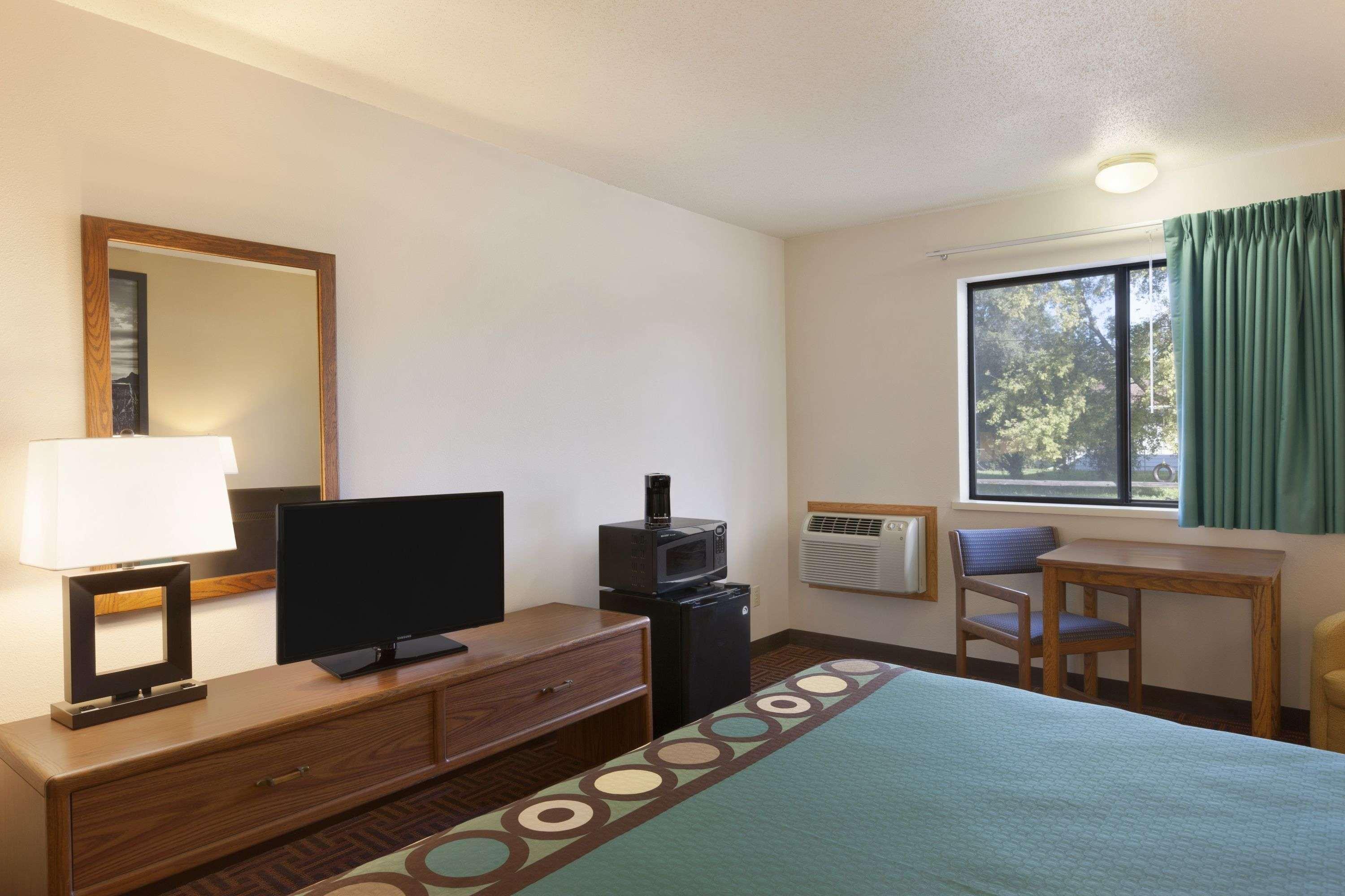 Super 8 By Wyndham Wall Exterior foto