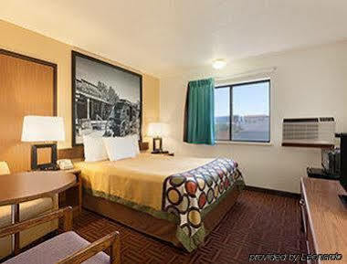 Super 8 By Wyndham Wall Exterior foto